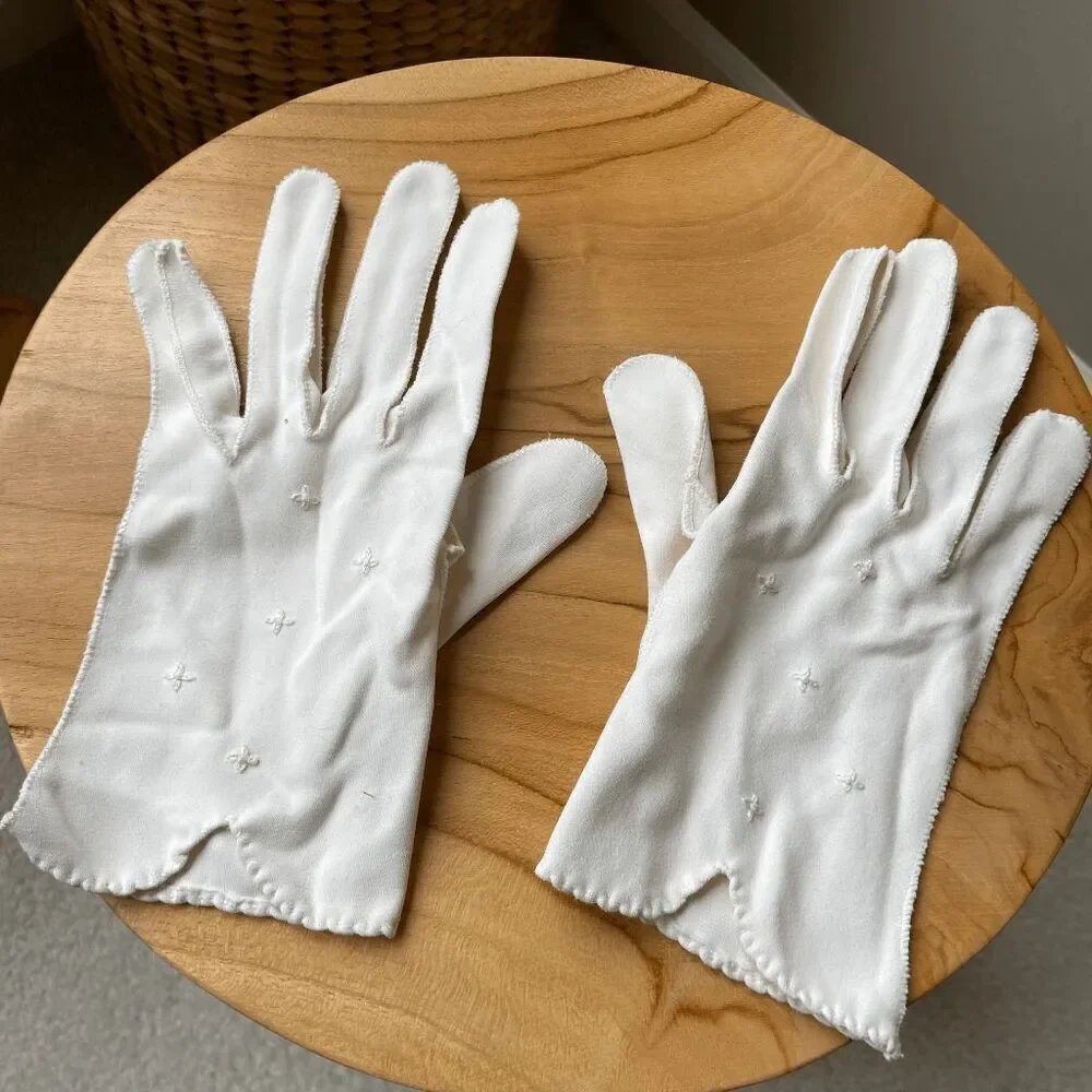 Vintage 1960s White Cotton Gloves with White Embroidered Flower Details Wrist Le